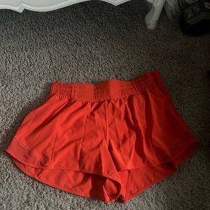 Lululemon red/orange hotty hot 2.5”